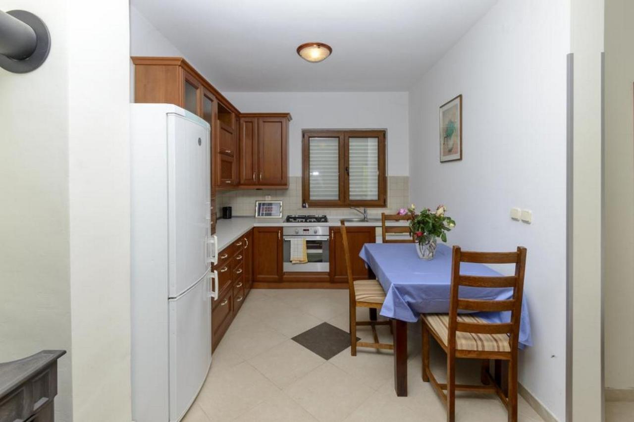Apartment Petar Vitaljina Bagian luar foto